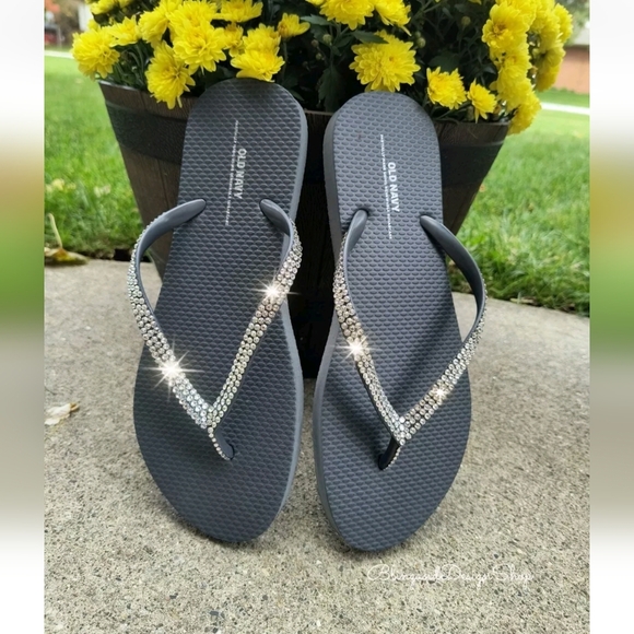 Old Navy Gray Sandals Flip Flops Gray Women's Beach Shoes With Rhinestones - Picture 2 of 9
